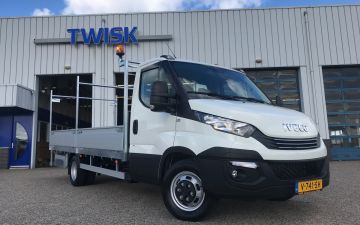 Gebroeders van Egdom & zoon verkeersdiensten neemt derde maatwerk Iveco Daily pickup in gebruik