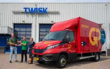 Roele de Vries / GP Groot - Iveco E-Daily 72C14E/P